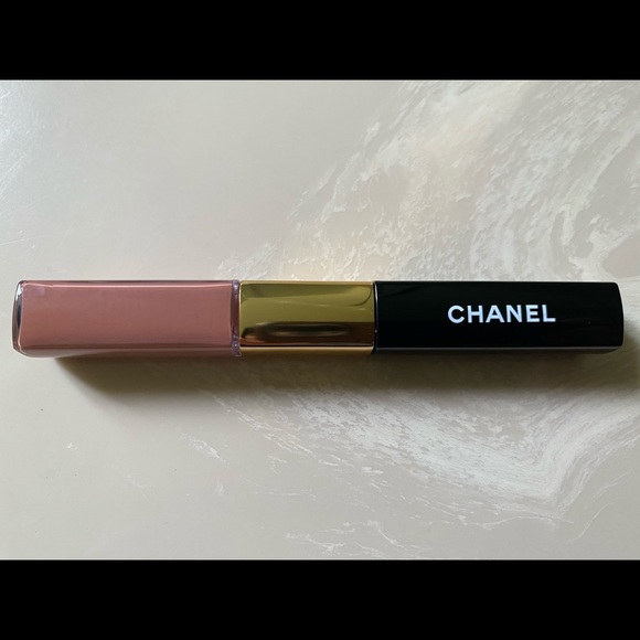 CHANEL Other - CHANEL LE ROUGE DUO ULTRA TENUE liquid lipstick